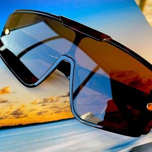 Statement DJ sunglasses